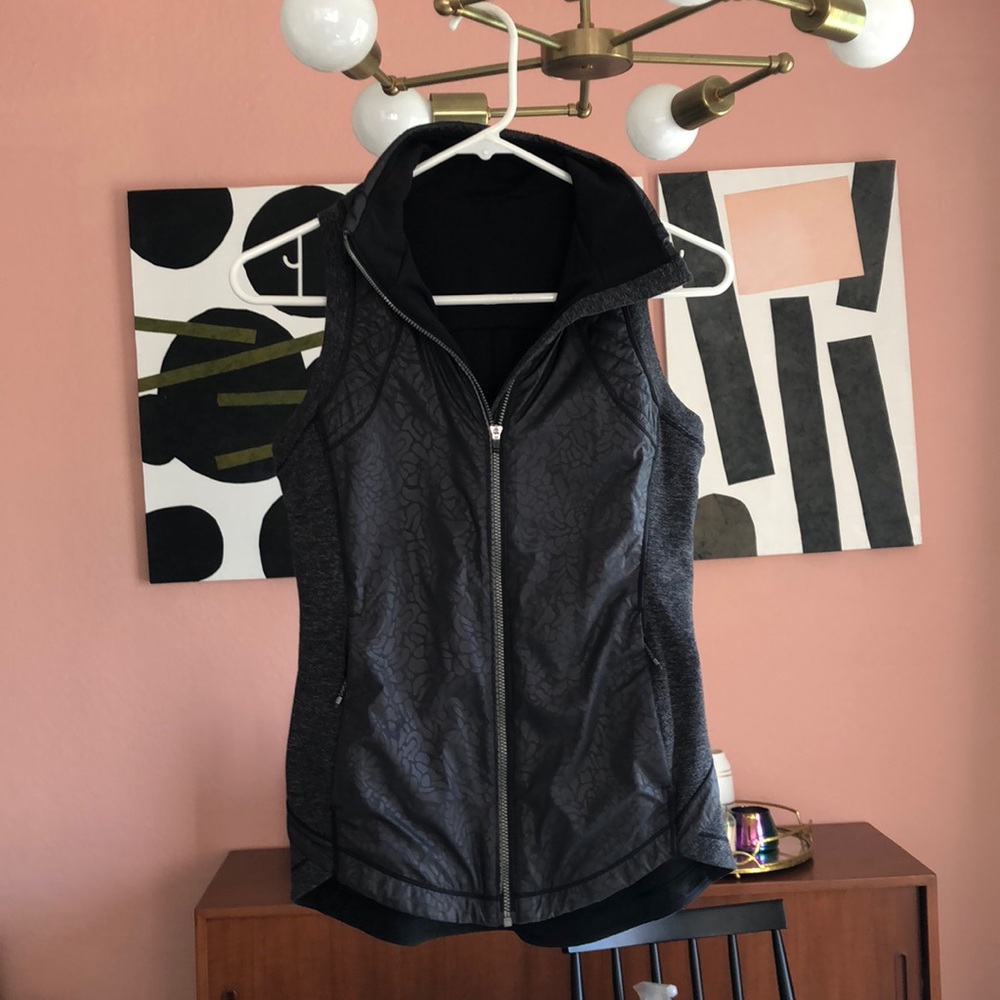 VEUC lululemon lightweight black run vest 4